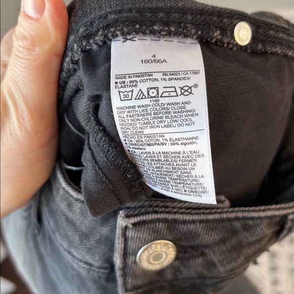 Old Navy Washed Black High Rise Curvy Vintage Slim  Jean Size 4 NWT - Picture 4 of 7